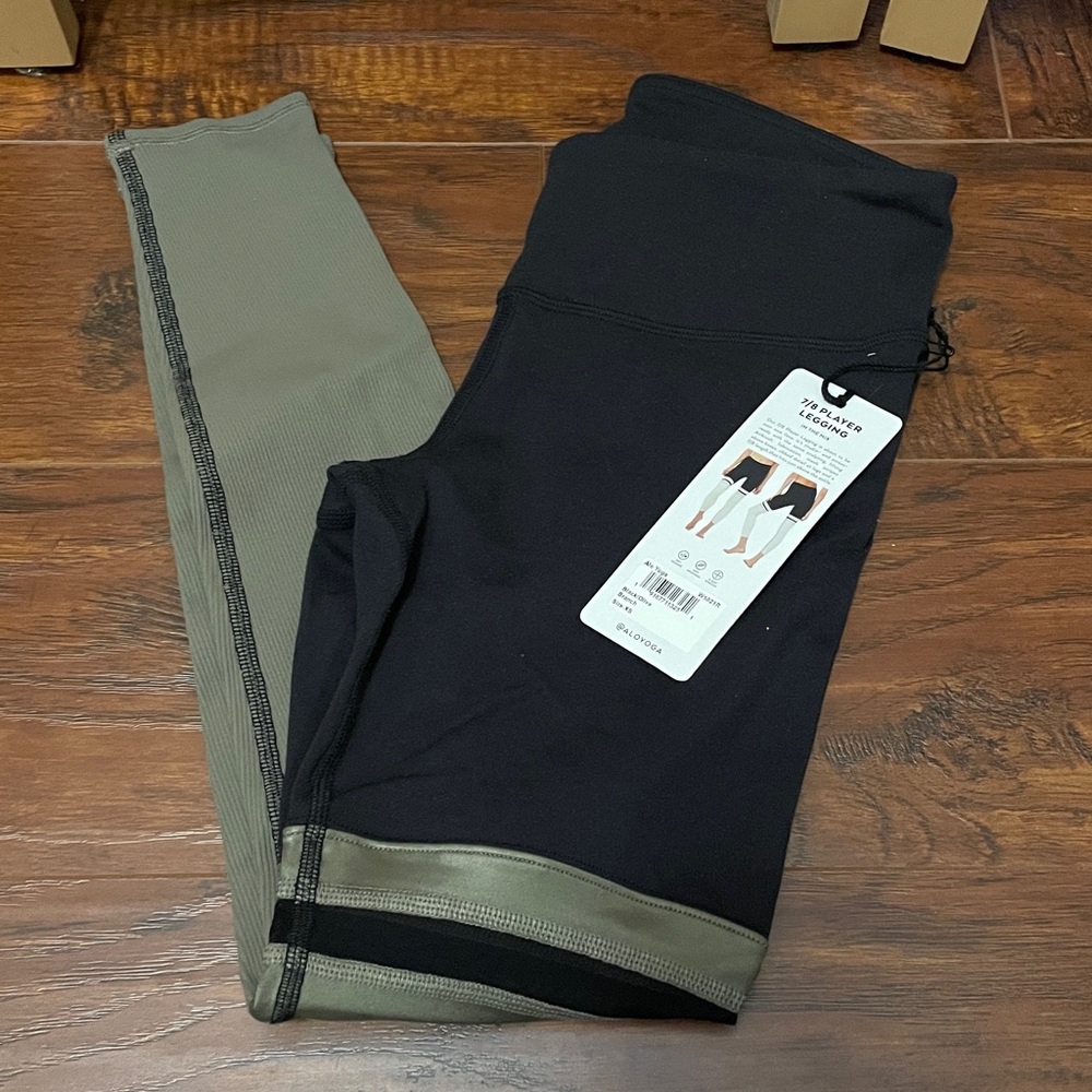 ALO Yoga Black and Olive 7/8 Leggings player NWT size XS Green